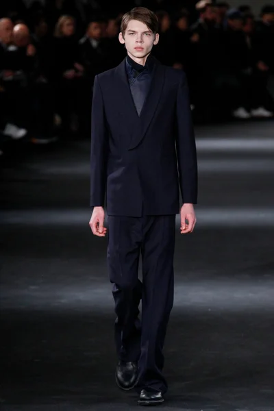 Look 28